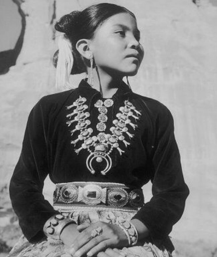 Молодая девушка племени Навахо