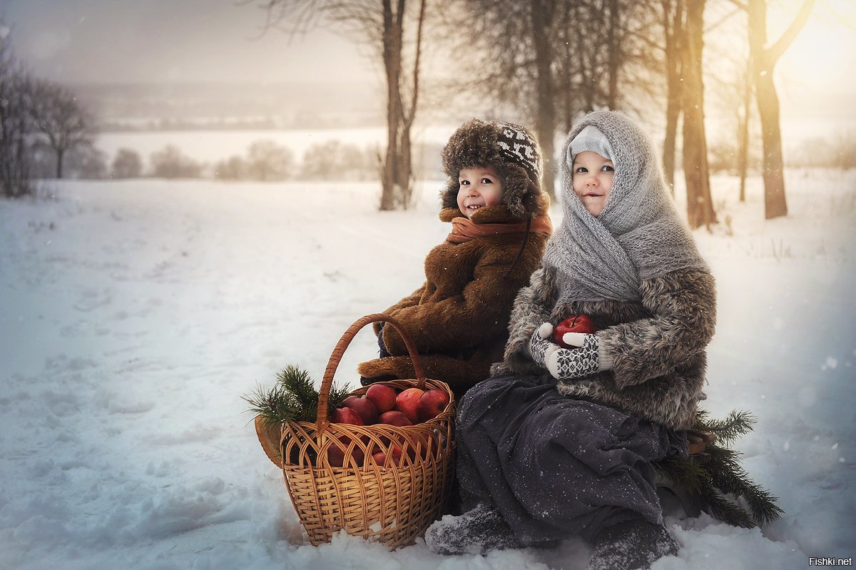 руки душевное тепло. человеческое тепло. окружали теплом и заботой. душевное тепло. пара зимой.