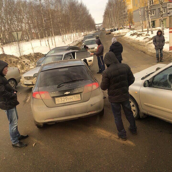 Привет сейчас саранск. Происшествие на перекрестке в Москве. Перекрёсток люди Москва.