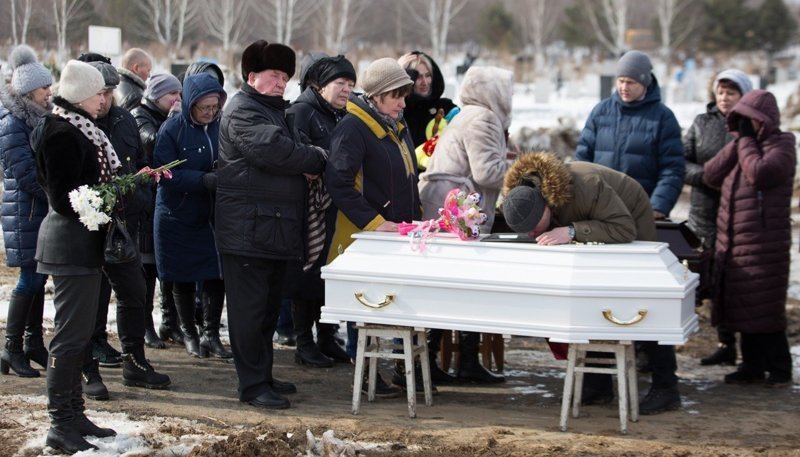 Сегодня пройдут похороны еще двоих погибших в Кемерово и двоих похоронят в Томске