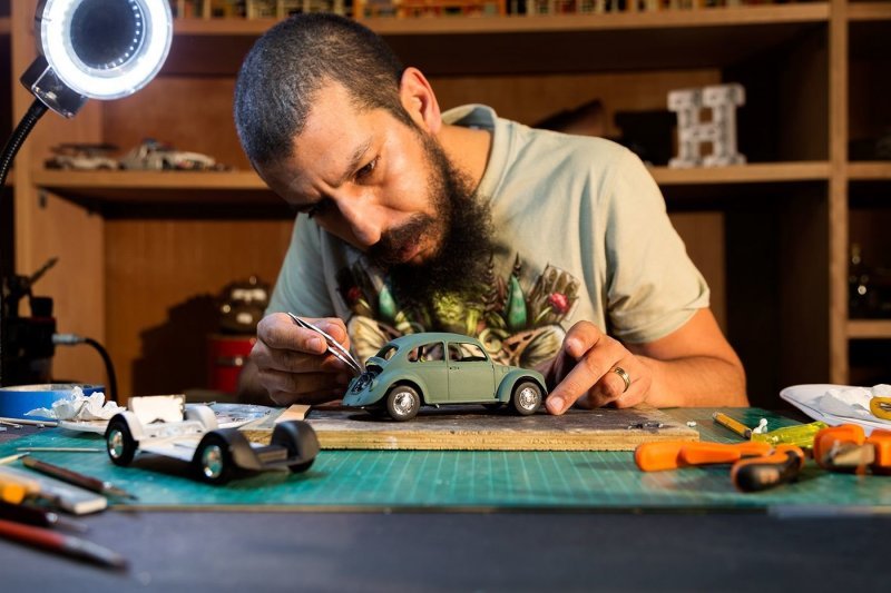 Реалистичный фотографии с игрушечным Volkswagen Beetle от фотографа Феликса Эрнандеса