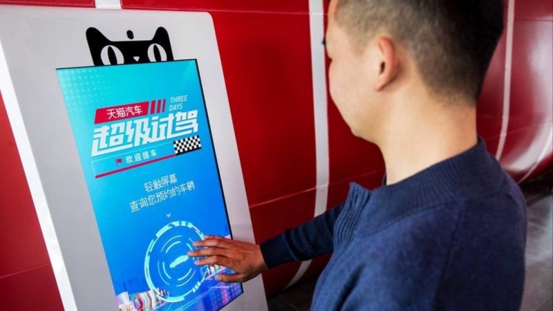 В случае с рассрочкой платежа покупатель выплачивает остаток суммы с помощью системы Alipay, то есть автомат использует экосистему Alibaba и на основе поведения клиентов предлагает им скидки и акции.