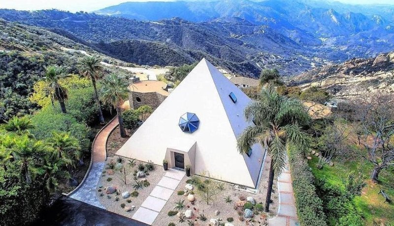 Живи как фараон! Дом в форме пирамиды в Малибу продается за $3 миллиона