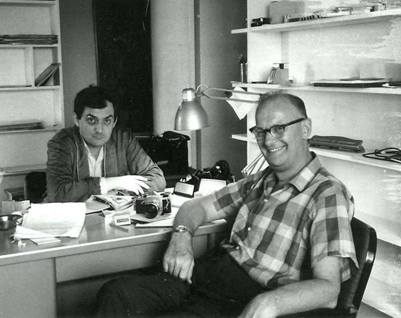 Стенли Кубрик и Артур Кларк в период работы над сценарием. Первая встреча Кубрика и Кларка состоялась 22 апреля 1964 года в Нью-Йорке