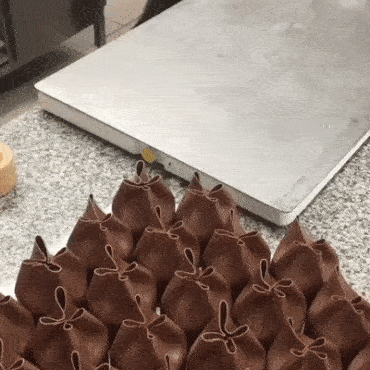 Мешочки из шоколада
