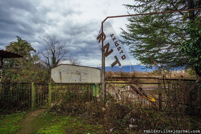 Заброшенный пионерский лагерь на Кавказе - жизнь после людей