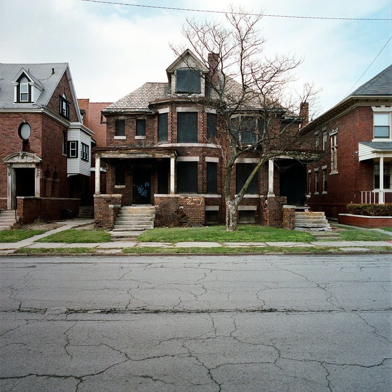 Фотограф из Детройта показал заброшенные дома этого города