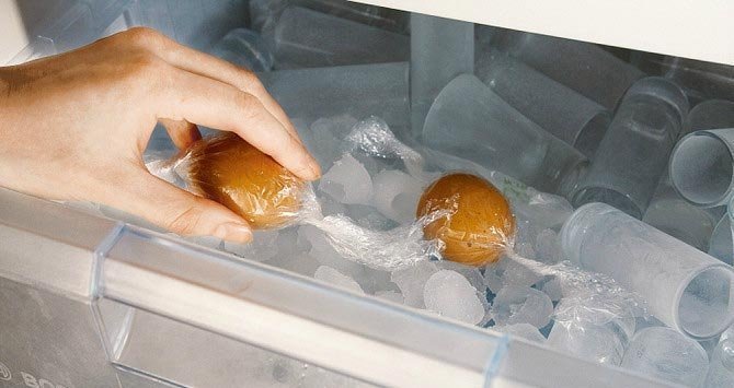  Готовьте яйца в холодильнике Лайфхак, гениально, идея, пленка, совет, хитрости