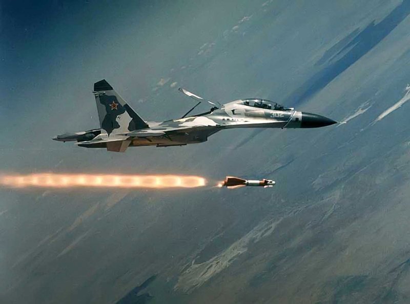 Сел на хвост и поплатился: летчик НАТО взял на мушку русский МиГ-29 в небе над Балтией