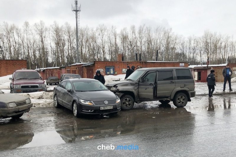 УАЗ протаранил Фольксваген: война маршрутчиков в Чебоксарах
