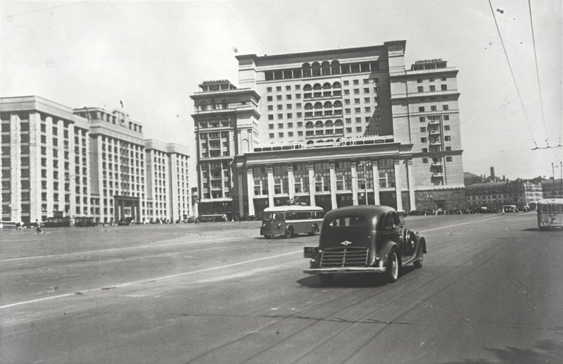 Манежная площадь с гостиницей «Москва»
