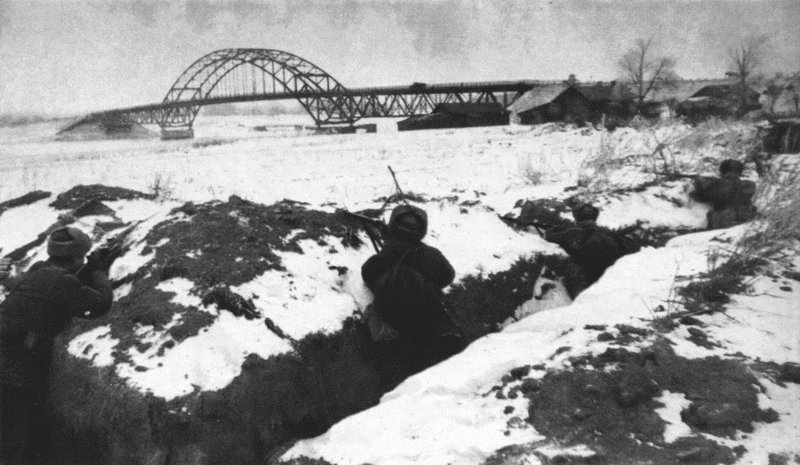 Окопы у моста Ленинградского шоссе через канал Москва-Волга