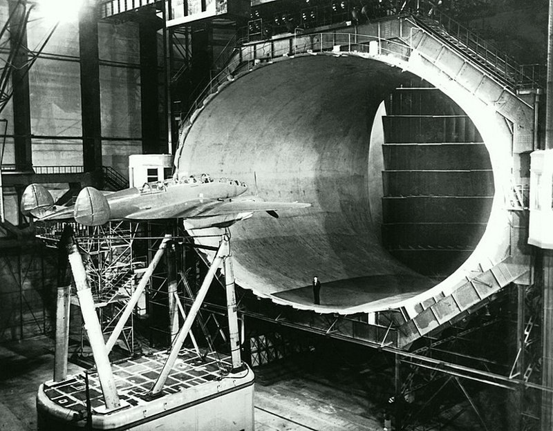 Испытания самолета «ВИТ-2» в аэродинамической трубе ЦАГИ-101. Дата съемки: январь 1940.  Неизвестный автор