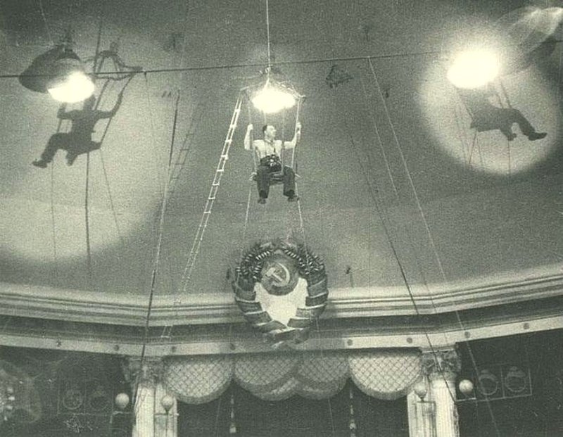 Георгий Петрусов под куполом Дата съемки: 1940 год. Автор: Александр Родченко