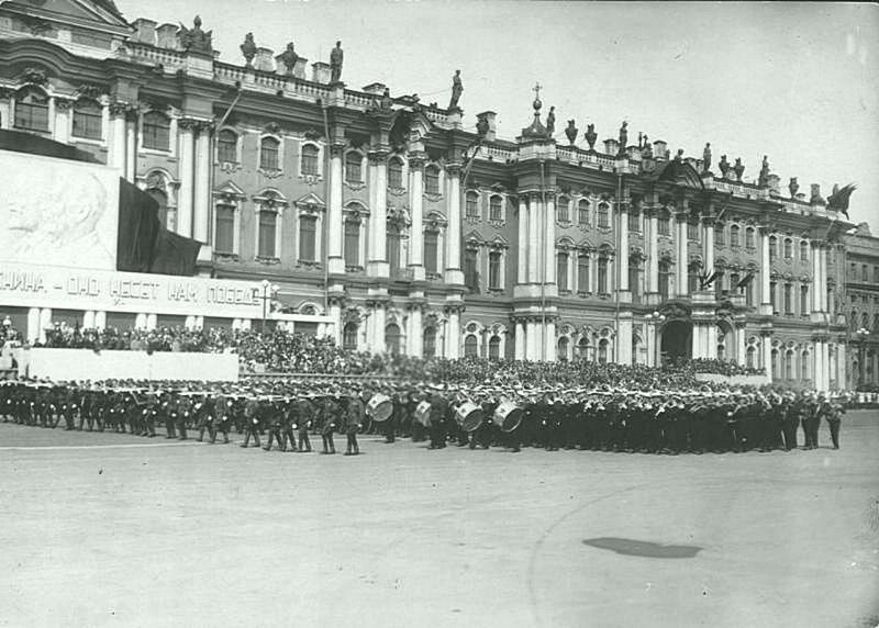 Военный парад на площади Урицкого. Дата съемки: 1940 год. Неизвестный автор