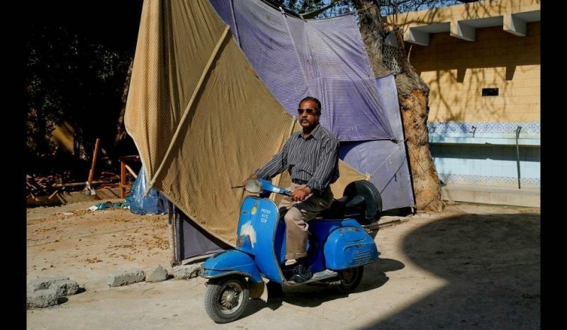 Фанаты культовых скутеров Vespa в Пакистане