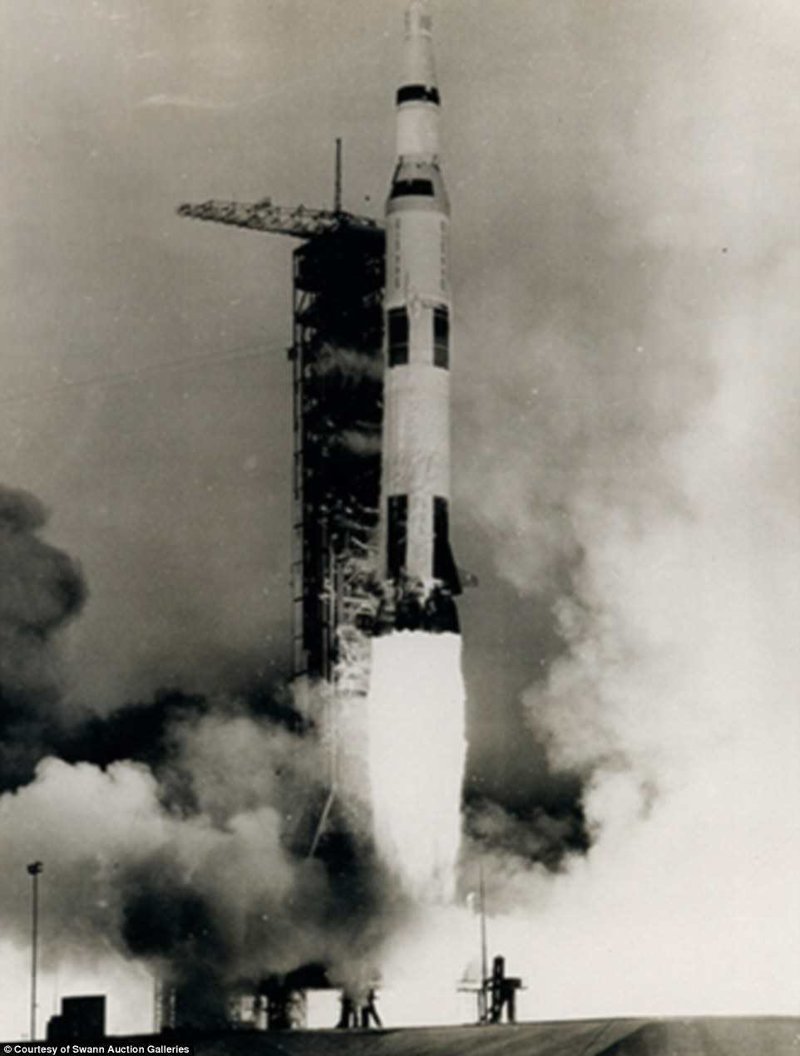 Запуск ракеты Saturn V с капсулой Apollo 13