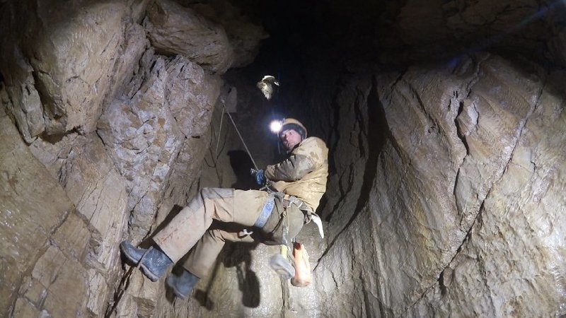 Путешествие к центру Земли: ученые открыли самую глубокую в мире пещеру