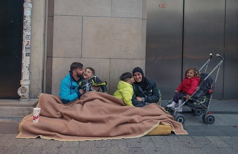 Французский фотограф снимает мигрантов, оставшихся  без крыши над головой