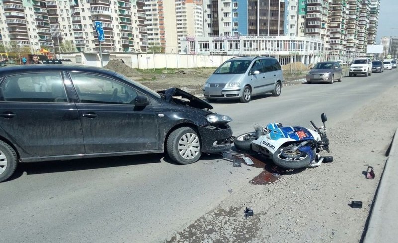 Авария дня. В Краснодаре пострадал мотоциклист и его пассажирка