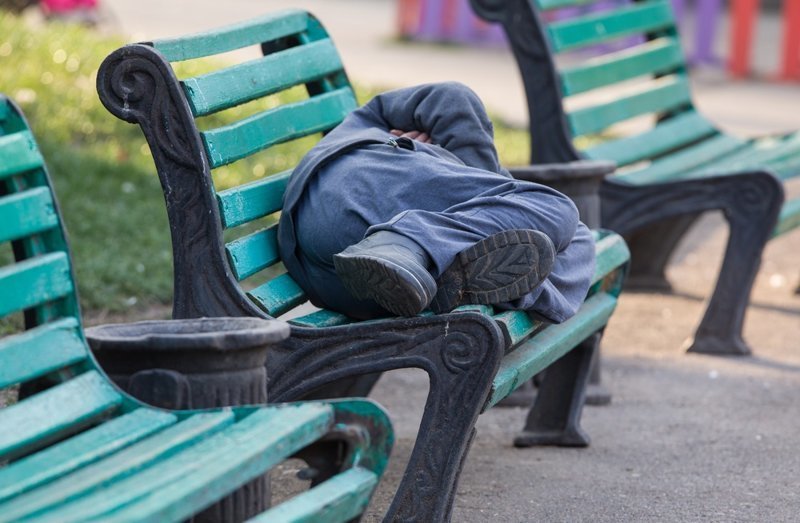 Милонов предложил заменить "неприличные заведения" приютами для бездомных