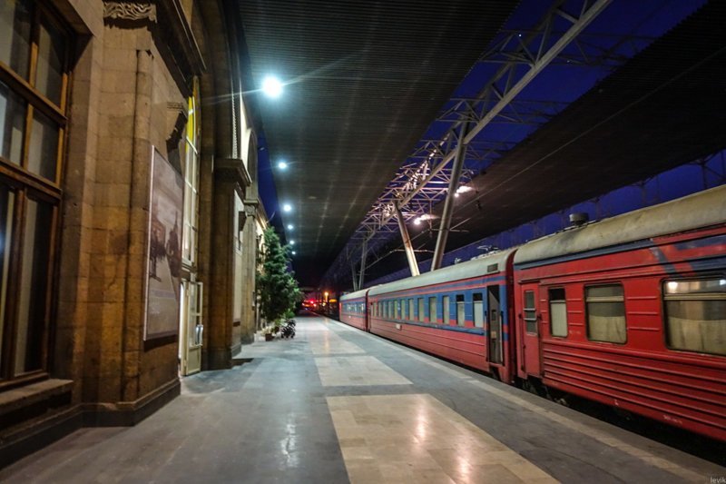 Поезд Ереван-Тбилиси. Остатки былой роскоши