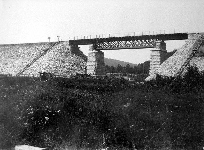 Железнодорожный мост на перегоне Хребет-Сыростан. 1894 г.