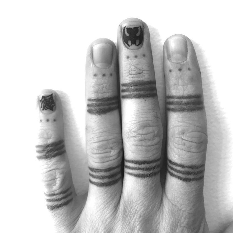 Новый тренд красоты — татуировки на ногтях