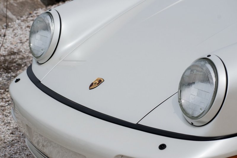 Продают практически новый Porsche, простоявший в гараже четверть века