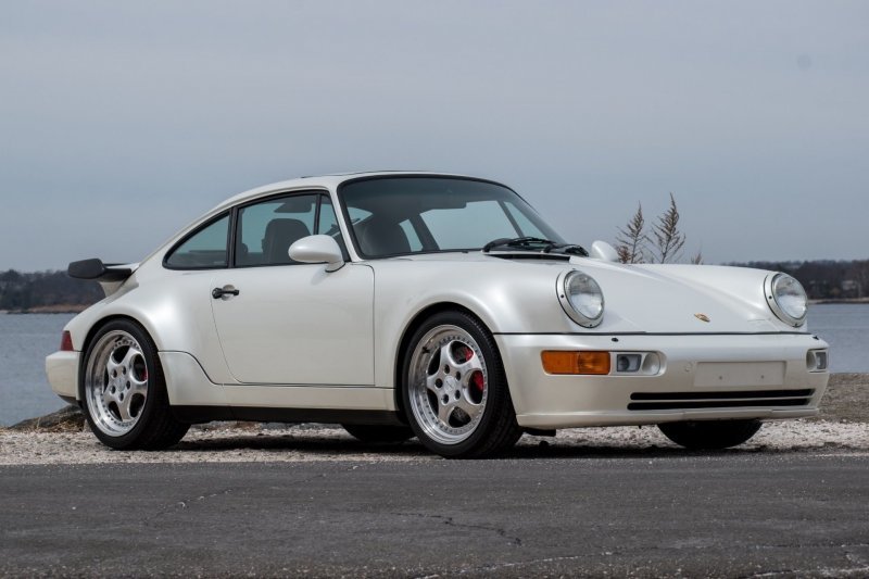 Продают практически новый Porsche, простоявший в гараже четверть века