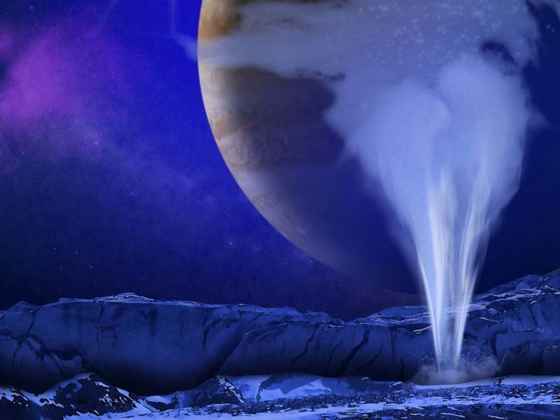 Существует вероятность, что под поверхностью Европы и ещё одного ледяного спутника Ганимеда есть океаны с жидкой водой — и, возможно, внеземной жизнью