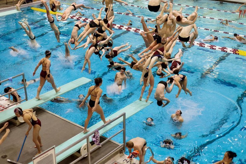 Фотограф снимает спортивные соревнования неожиданным образом, создавая невообразимый хаос