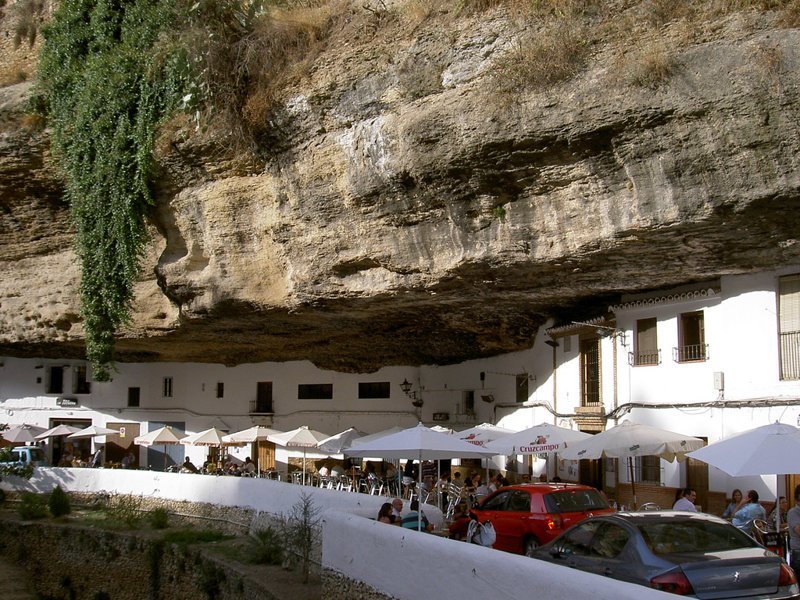 Удивительный городок в скале: Сетениль-де-лас-Бодегас