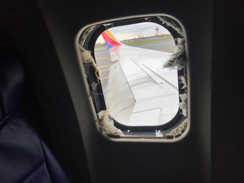 Опубликован видеорепортаж из самолета, у которого взорвался двигатель