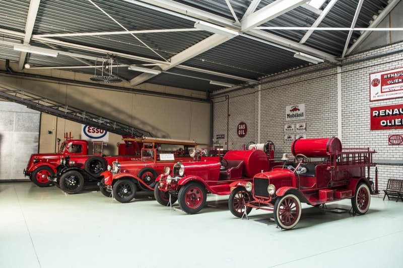 Костяк коллекции составили модели постройки 1920-40-х гг., включая спецтехнику на фордовской базе – от пожарных машин, до полицейского снегохода из Канады.