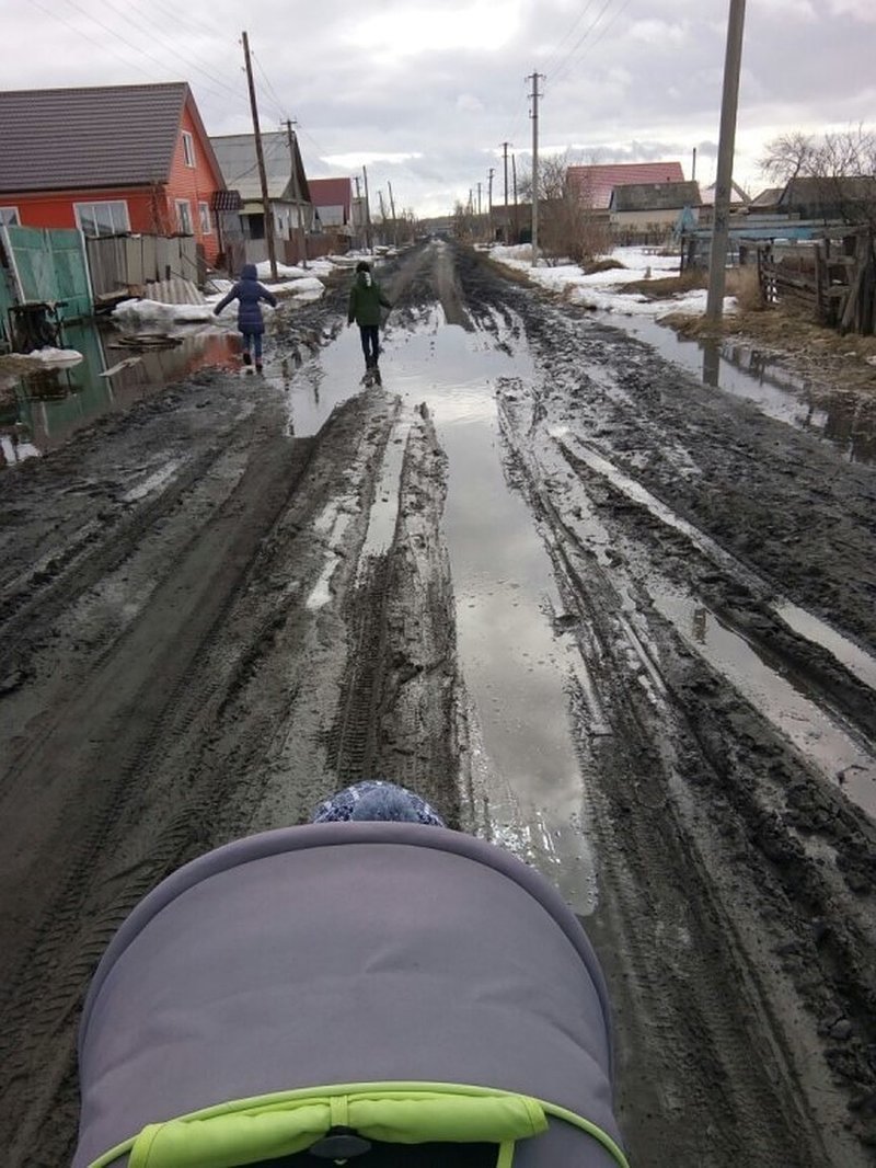 Жительница Омска рассказала о плохих дорогах и для чиновников стала экстремисткой