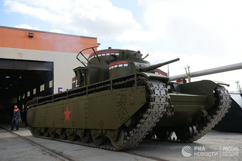 Вес воссозданного танка Т-35 - около 40 тонн.