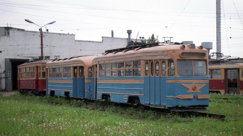 ''Тульский поезд'' в трамвайном депо. Тула, август 1994 года