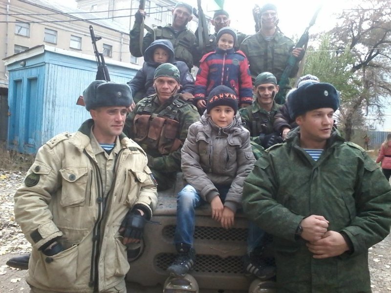 Редкие фото детей Донбасса