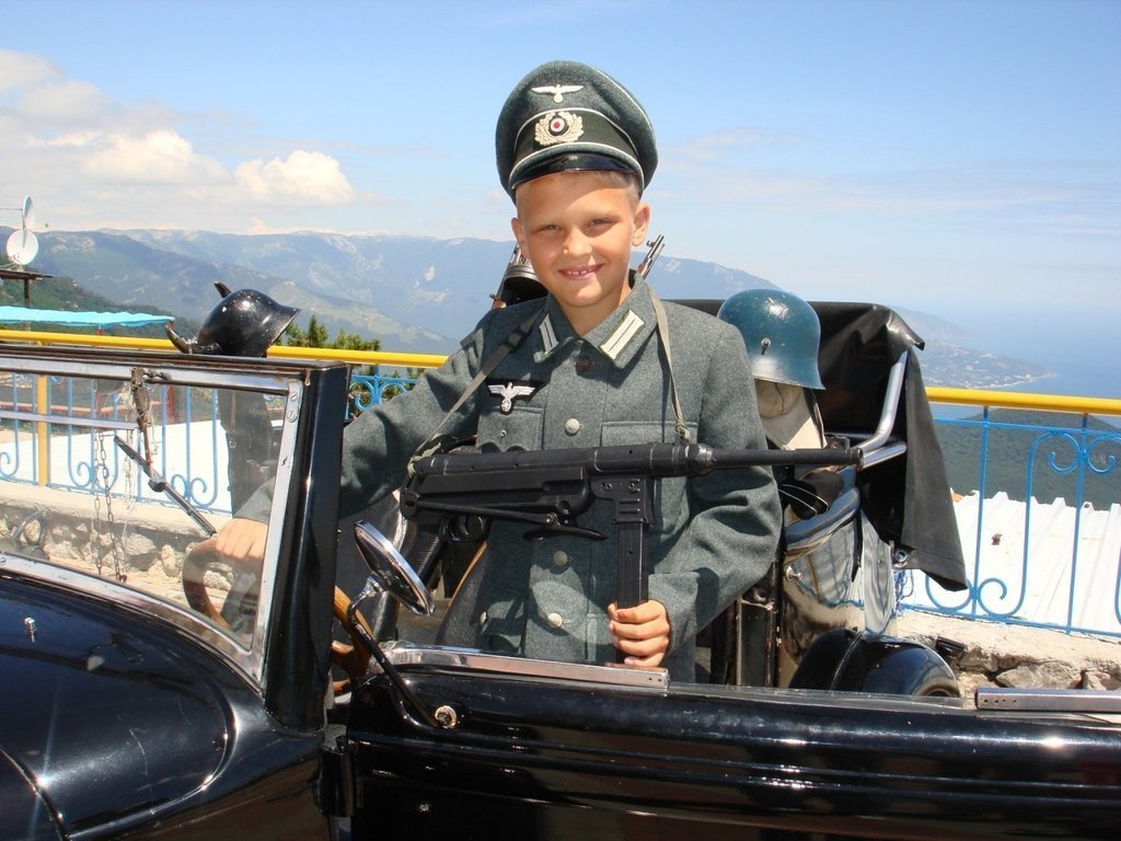 Сын украинца. Украинские дети в военной форме. Дети Украины в фашистской форме. Дети нацисты. Школьники в военной форме.