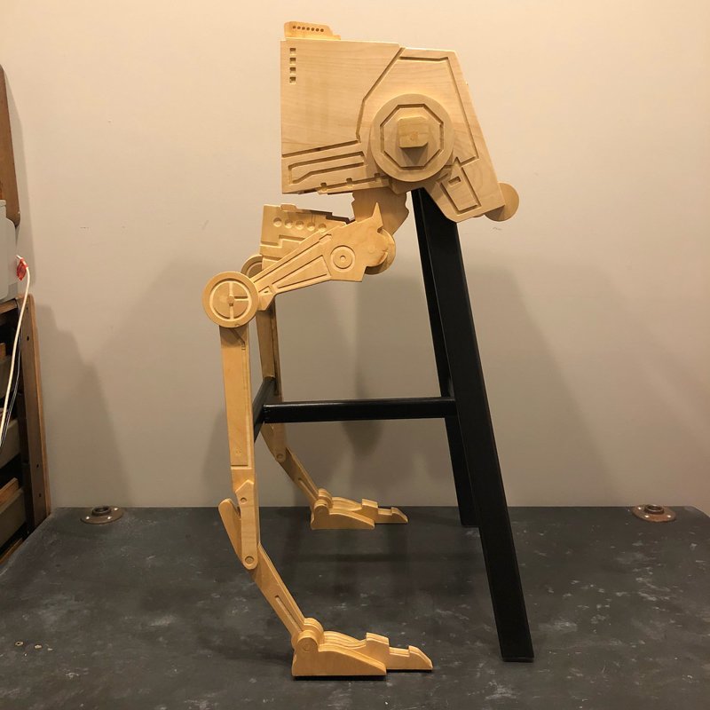 Рукастый папа делает для ребенка фантастическую мебель в стиле "Звездных войн"