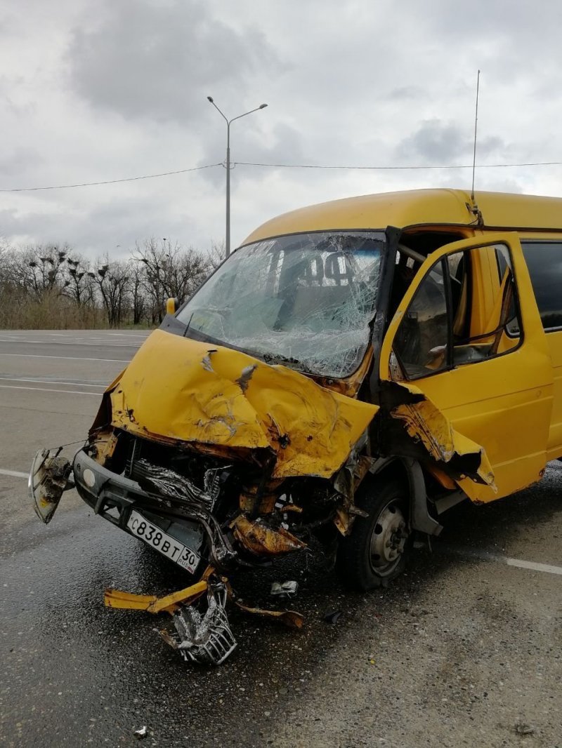 Авария дня. В Калмыкии в ДТП пострадали десять человек