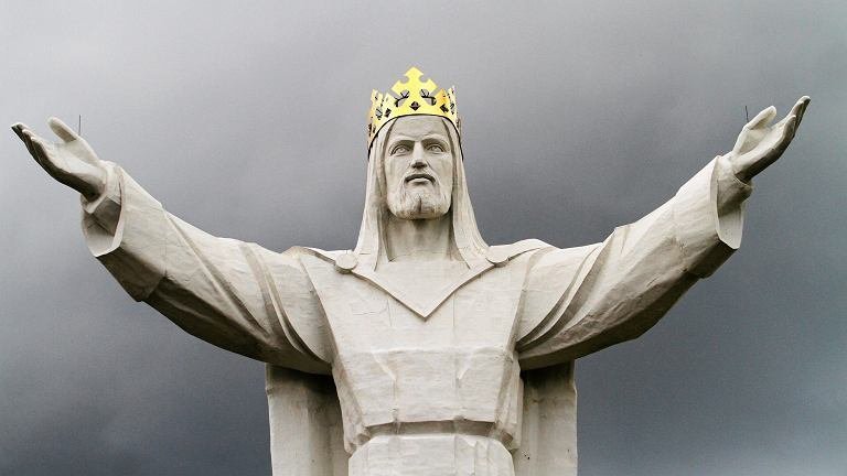 Гигантская статуя Христа начала раздавать интернет