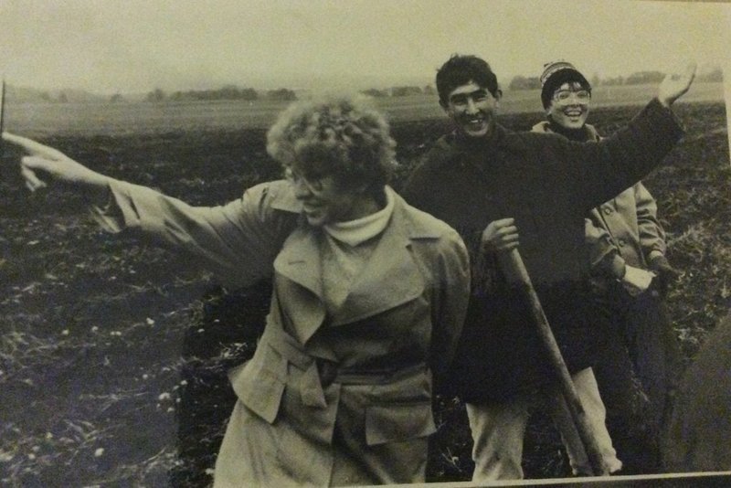 «Мама со своими студентами в колхозе, 1990-1991-й учебный год»