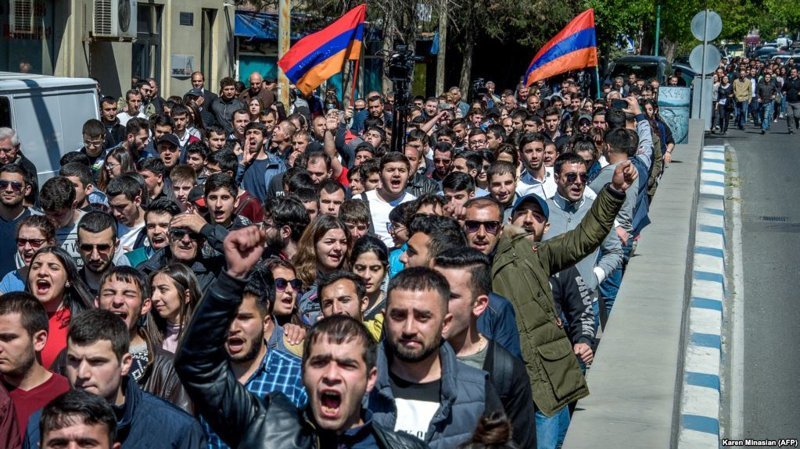 Оппозиция в Армении пошла на решительные меры