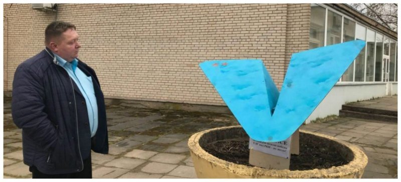 Борцы с "режимом": школьники установили памятник Telegram