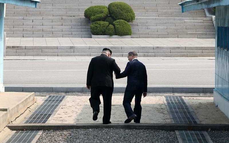 "Этот момент станет для нас отправной точкой, именно с таким намерением я прибыл на встречу", - заявил Ким Чен Ын