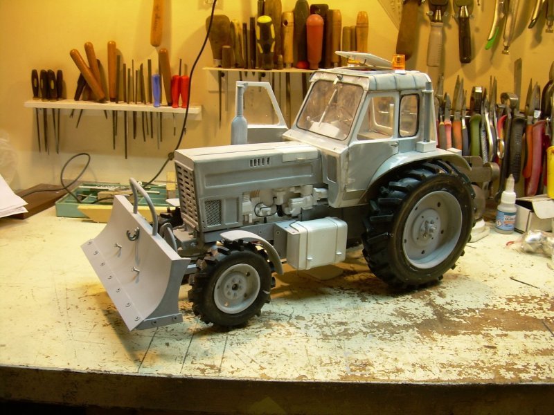 Полностью функциональная модель трактора МТЗ-80 ручной работы в масштабе 1:10