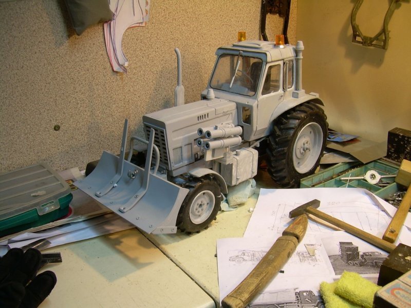 Полностью функциональная модель трактора МТЗ-80 ручной работы в масштабе 1:10