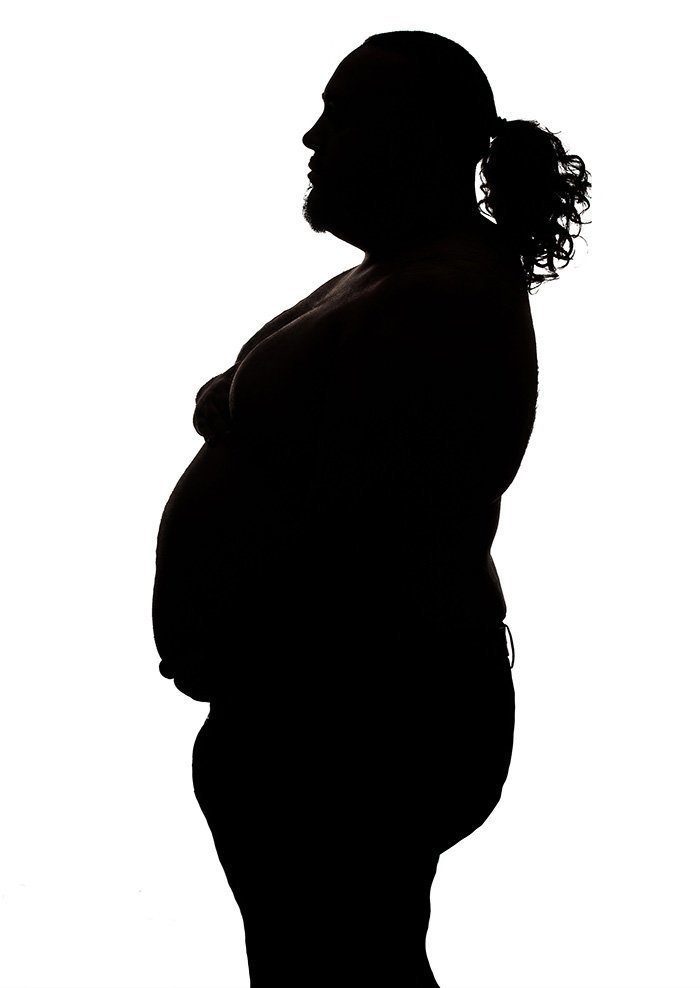 Жена отказалась от "беременной" фотосессии, а муж не растерялся и поучаствовал сам